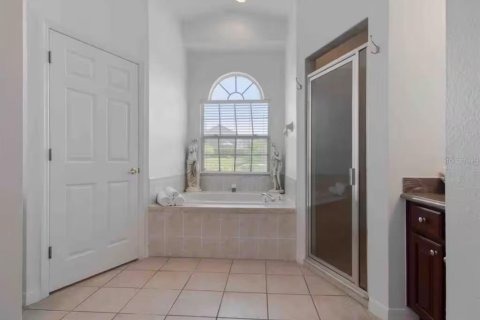 House in Davenport, Florida 5 bedrooms, 241.08 sq.m. № 2266417 - photo 18