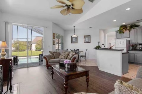 House in Davenport, Florida 5 bedrooms, 241.08 sq.m. № 2266417 - photo 7