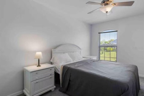 House in Davenport, Florida 5 bedrooms, 241.08 sq.m. № 2266417 - photo 24
