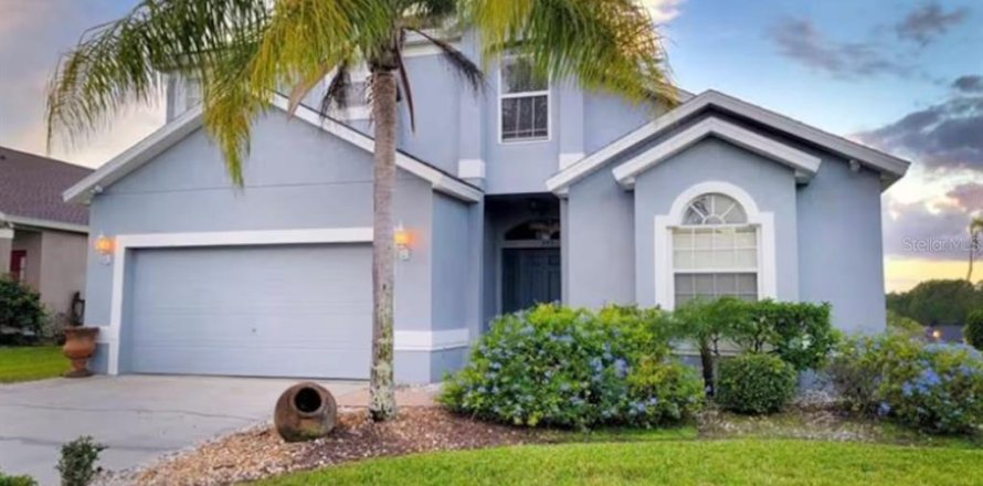 House in Davenport, Florida 5 bedrooms, 241.08 sq.m. № 2266417