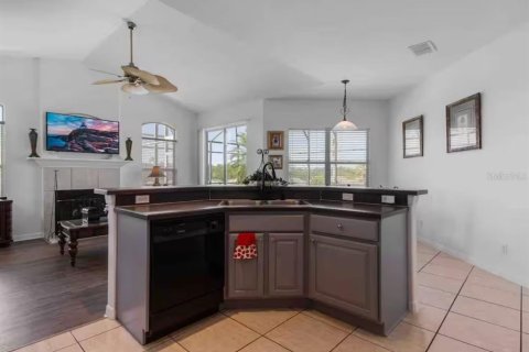 House in Davenport, Florida 5 bedrooms, 241.08 sq.m. № 2266417 - photo 12