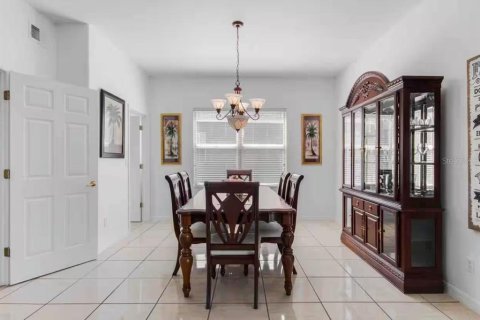 House in Davenport, Florida 5 bedrooms, 241.08 sq.m. № 2266417 - photo 15