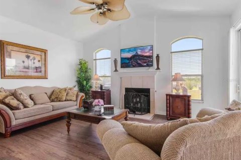 House in Davenport, Florida 5 bedrooms, 241.08 sq.m. № 2266417 - photo 6