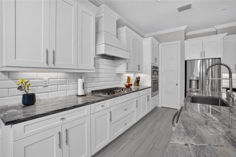 Villa ou maison à vendre à Tampa, Floride: 4 chambres, 307.69 m2 № 2410404 - photo 8