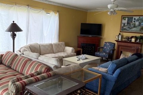 House in Winter Haven, Florida 4 bedrooms, 190.45 sq.m. № 2226092 - photo 10
