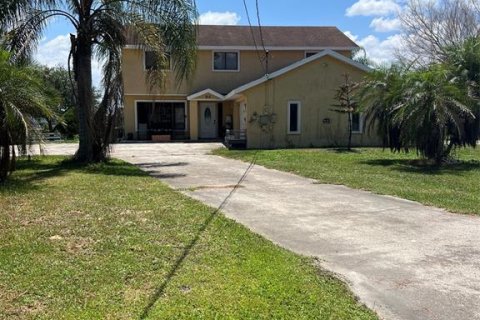 House in Winter Haven, Florida 4 bedrooms, 190.45 sq.m. № 2226092