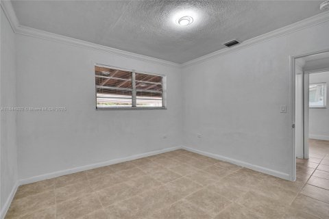 House in Hialeah, Florida 4 bedrooms, 206.43 sq.m. № 1841286 - photo 18