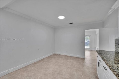 House in Hialeah, Florida 4 bedrooms, 206.43 sq.m. № 1841286 - photo 27