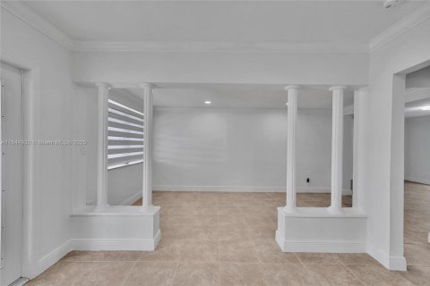 House in Hialeah, Florida 4 bedrooms, 206.43 sq.m. № 1841286 - photo 29