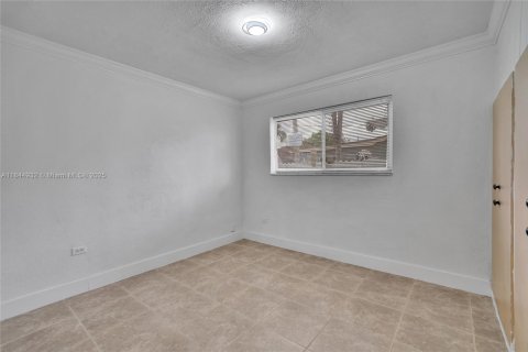 House in Hialeah, Florida 4 bedrooms, 206.43 sq.m. № 1841286 - photo 14