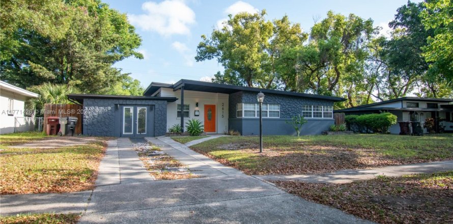 House in Orlando, Florida 3 bedrooms, 144.93 sq.m. № 1713875