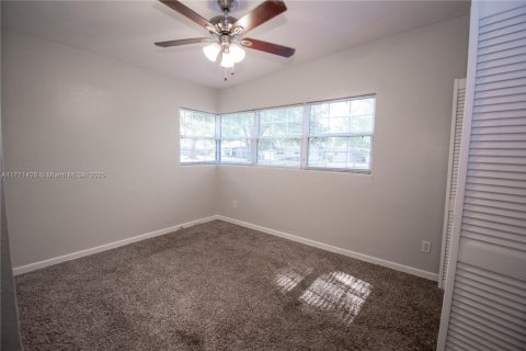 House in Orlando, Florida 3 bedrooms, 144.93 sq.m. № 1713875 - photo 24