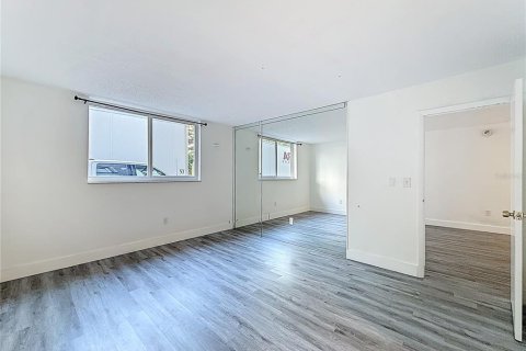 Condo in North Miami, Florida, 2 bedrooms № 2204474 - photo 20