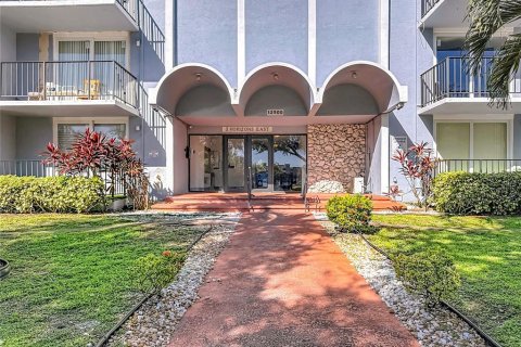 Condo in North Miami, Florida, 2 bedrooms № 2204474 - photo 5