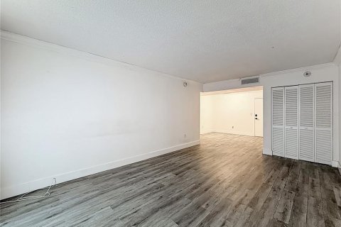 Condo in North Miami, Florida, 2 bedrooms № 2204474 - photo 17