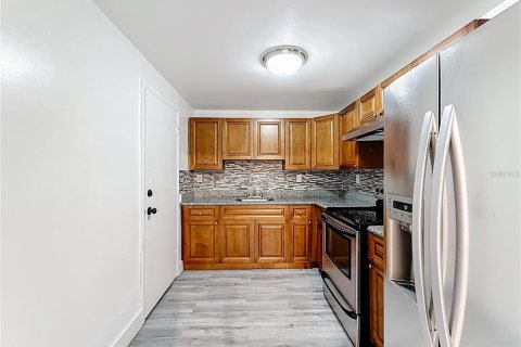 Condo in North Miami, Florida, 2 bedrooms № 2204474 - photo 12