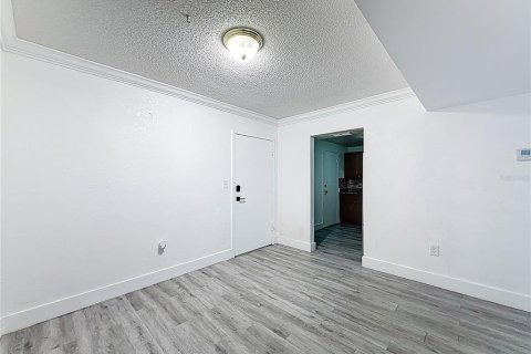 Condo in North Miami, Florida, 2 bedrooms № 2204474 - photo 11