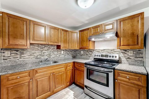 Condo in North Miami, Florida, 2 bedrooms № 2204474 - photo 13