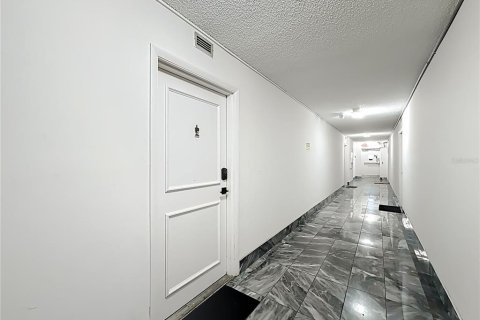 Condo in North Miami, Florida, 2 bedrooms № 2204474 - photo 7