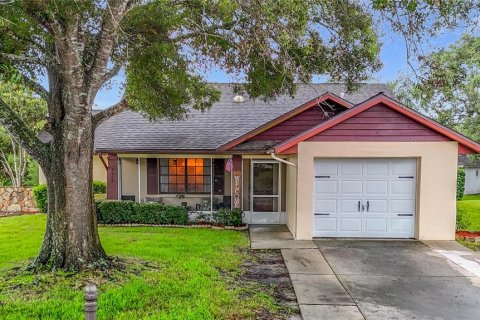 House in New Port Richey, Florida 2 bedrooms, 88.81 sq.m. № 2324330