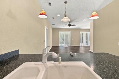 Villa ou maison à vendre à Land O' Lakes, Floride: 4 chambres, 209.96 m2 № 2414968 - photo 15