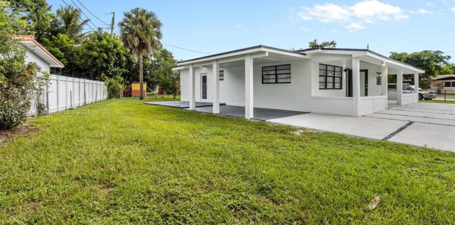 Casa en Miami Gardens, Florida 4 dormitorios, 141.12 m2 № 1845794
