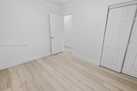 Casa en alquiler en Miami Gardens, Florida, 4 dormitorios, 141.12 m2 № 1845794 - foto 29