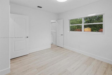 Casa en alquiler en Miami Gardens, Florida, 4 dormitorios, 141.12 m2 № 1845794 - foto 22