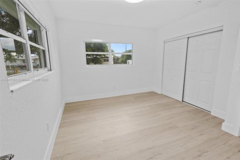 Casa en alquiler en Miami Gardens, Florida, 4 dormitorios, 141.12 m2 № 1845794 - foto 23