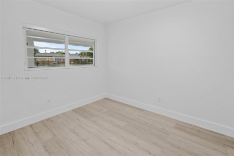 Casa en alquiler en Miami Gardens, Florida, 4 dormitorios, 141.12 m2 № 1845794 - foto 28