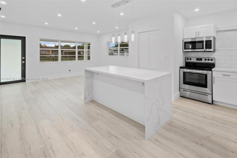 Casa en alquiler en Miami Gardens, Florida, 4 dormitorios, 141.12 m2 № 1845794 - foto 11