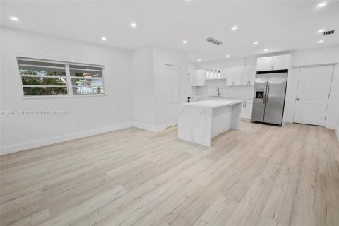 Casa en alquiler en Miami Gardens, Florida, 4 dormitorios, 141.12 m2 № 1845794 - foto 8