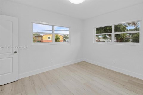 Casa en alquiler en Miami Gardens, Florida, 4 dormitorios, 141.12 m2 № 1845794 - foto 21