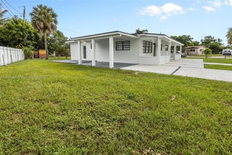Casa en alquiler en Miami Gardens, Florida, 4 dormitorios, 141.12 m2 № 1845794 - foto 4