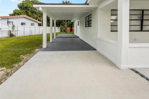Casa en alquiler en Miami Gardens, Florida, 4 dormitorios, 141.12 m2 № 1845794 - foto 5