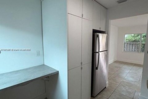 Casa en alquiler en Miami, Florida, 3 dormitorios, 142.42 m2 № 1931777 - foto 7