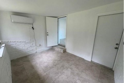 Casa en alquiler en Miami, Florida, 3 dormitorios, 142.42 m2 № 1931777 - foto 16