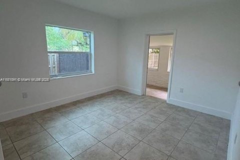 Casa en alquiler en Miami, Florida, 3 dormitorios, 142.42 m2 № 1931777 - foto 9