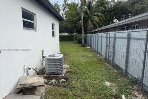Casa en alquiler en Miami, Florida, 3 dormitorios, 142.42 m2 № 1931777 - foto 18