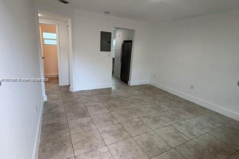 Casa en alquiler en Miami, Florida, 3 dormitorios, 142.42 m2 № 1931777 - foto 12