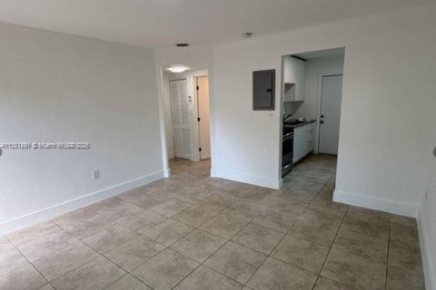 Casa en alquiler en Miami, Florida, 3 dormitorios, 142.42 m2 № 1931777 - foto 8