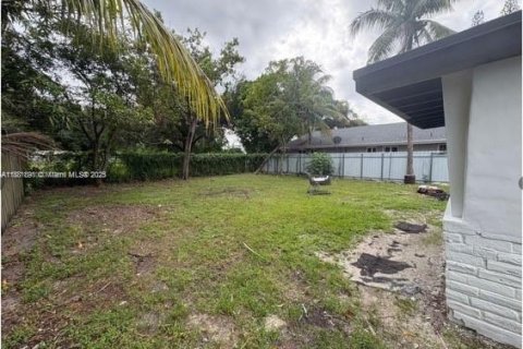 Casa en alquiler en Miami, Florida, 3 dormitorios, 142.42 m2 № 1931777 - foto 3