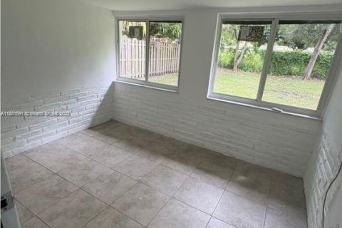 Casa en alquiler en Miami, Florida, 3 dormitorios, 142.42 m2 № 1931777 - foto 17