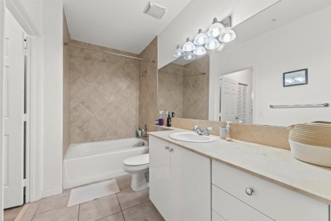 Купить кондоминиум в Лантана, Флорида 5 комнат, 74.04м2, № 2146770 - фото 11