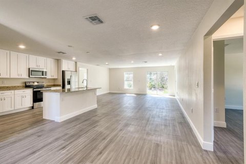 House in Sebring, Florida 3 bedrooms, 142.42 sq.m. № 1803667 - photo 2