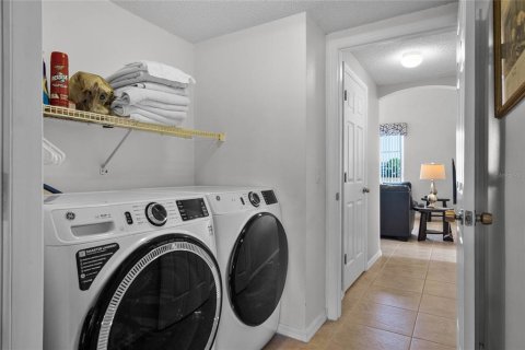 Casa en venta en Kissimmee, Florida, 5 dormitorios, 243.22 m2 № 1818973 - foto 28