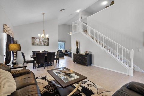 Casa en venta en Kissimmee, Florida, 5 dormitorios, 243.22 m2 № 1818973 - foto 5