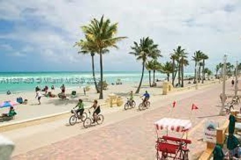 Hotel in Hollywood, Florida № 1822147 - photo 22