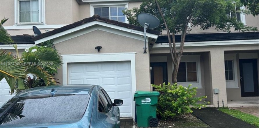 Adosado en Homestead, Florida 3 dormitorios, 146.79 m2 № 1983489