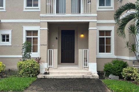 Adosado en alquiler en Homestead, Florida, 3 dormitorios, 146.79 m2 № 1983489 - foto 4